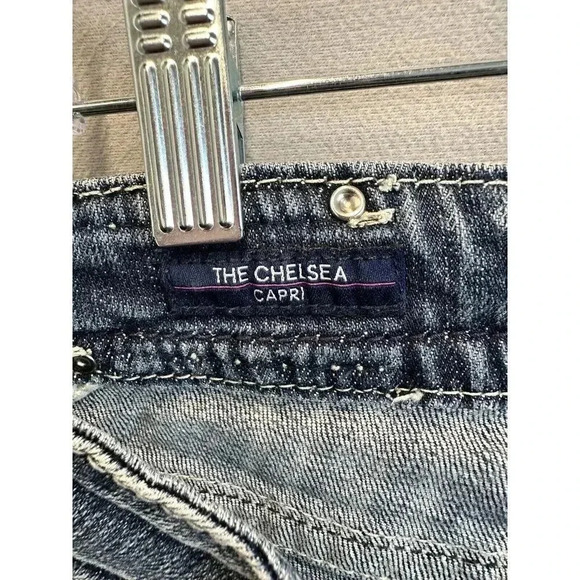 Vigoss Medium‎ Wash Straight Leg The Chelsea Capri Embroidered Studded Size 7/8 - Picture 8 of 10